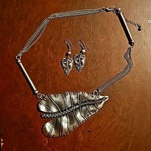 Necklace & Earring Set, Vintage, Leaf Design, Silvertone, Adjustable Lengths